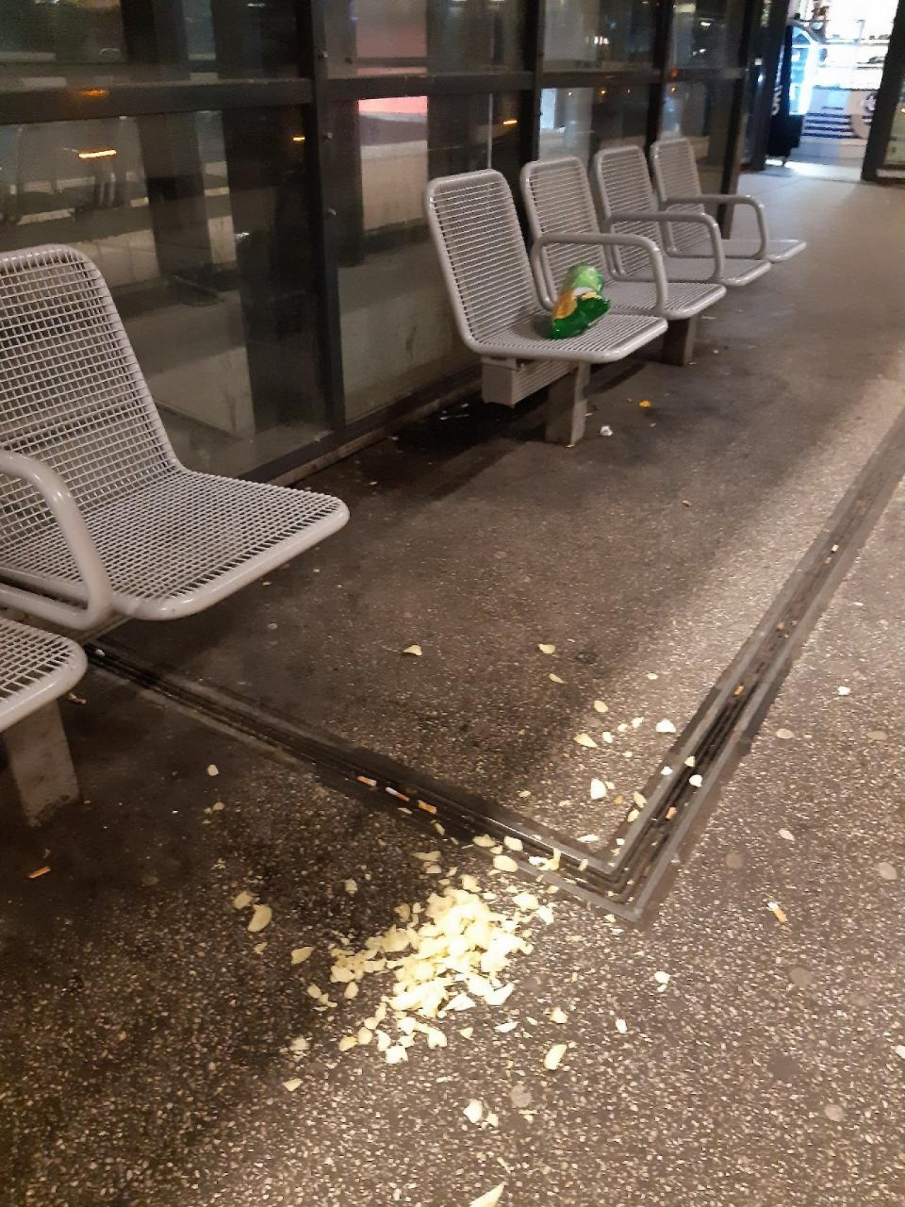 litter in DRECKSPOTZ | GLOBAL 2000 App spotted by Mamabird on 21.12.2020