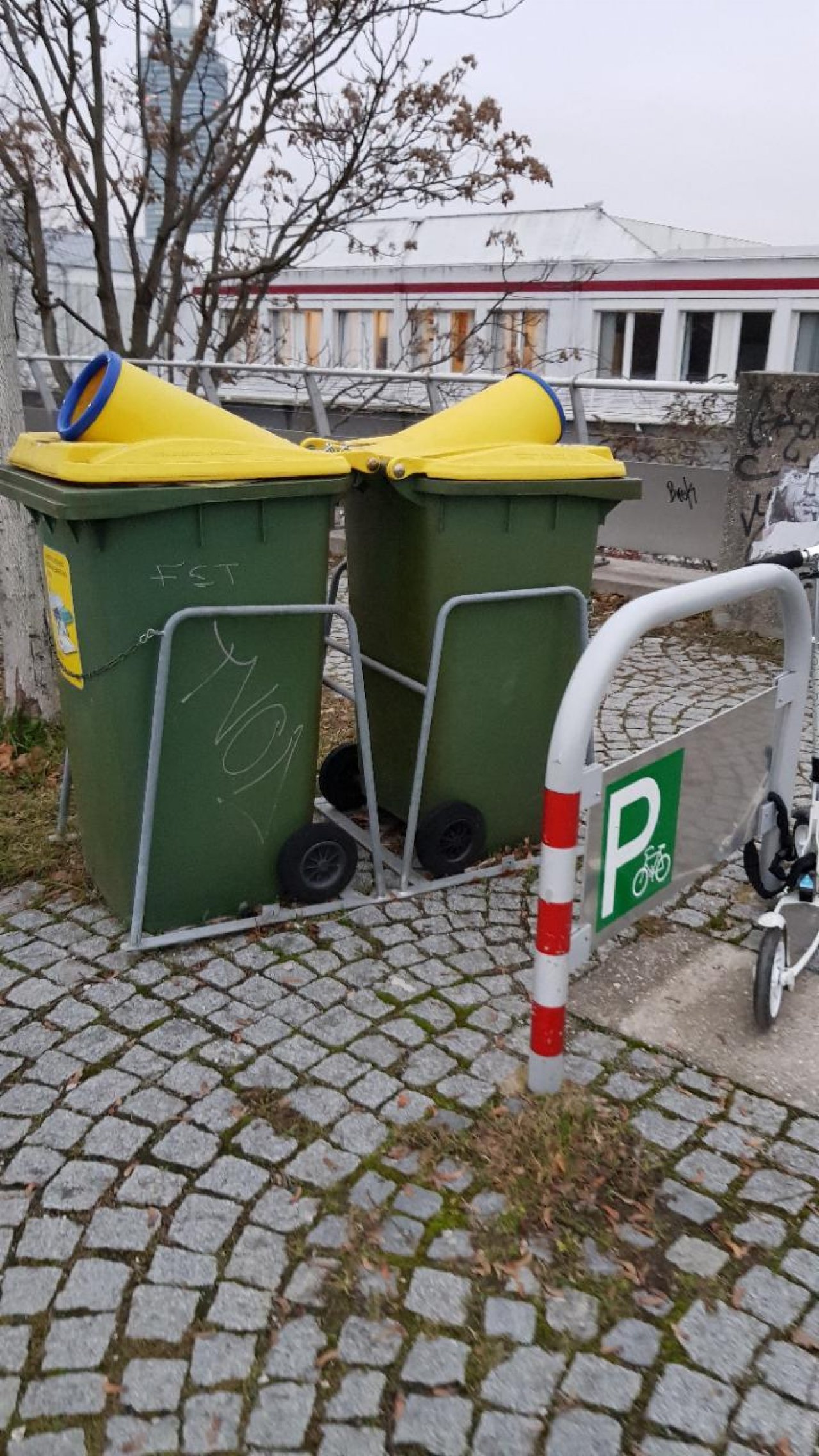 disposal in DRECKSPOTZ | GLOBAL 2000 App spotted by Sommerphlox on 17.12.2020