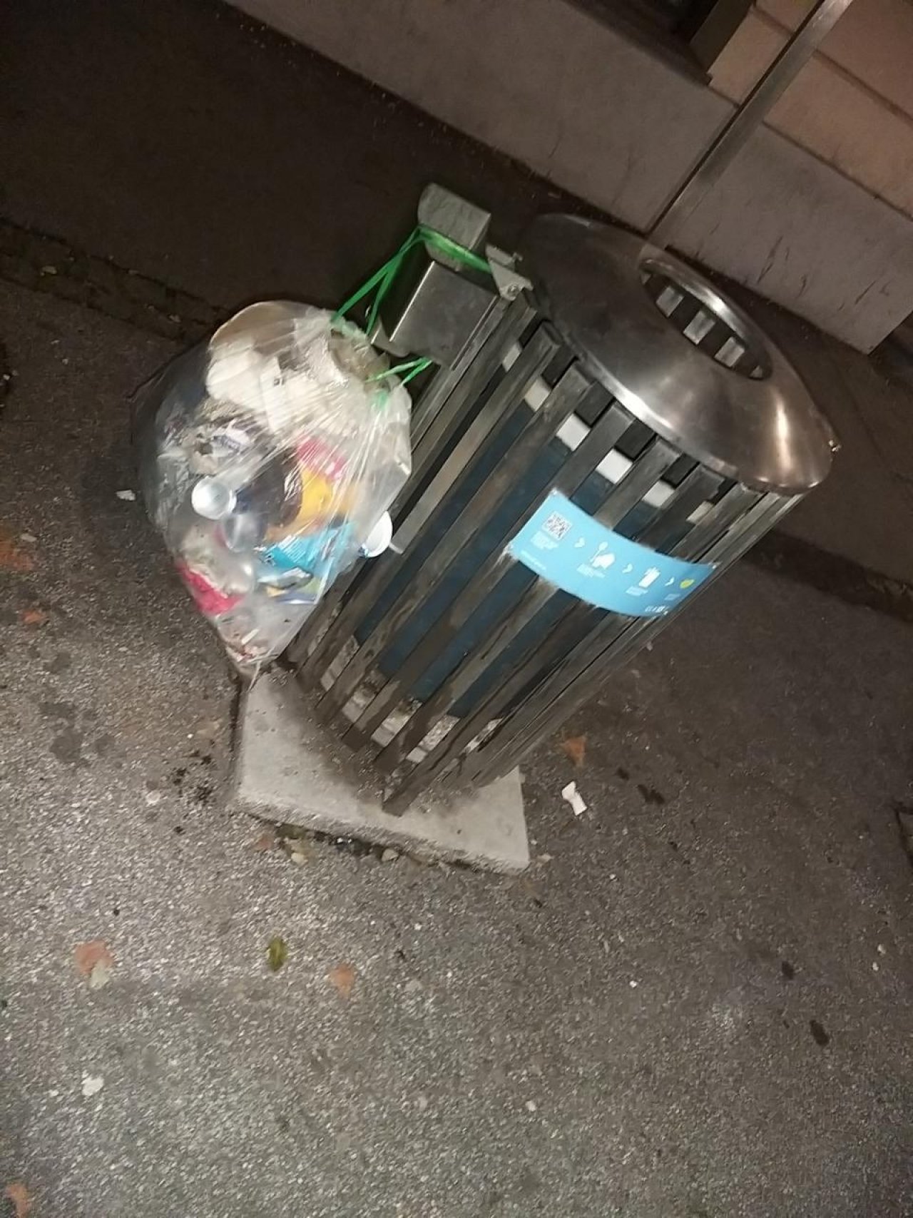 litter in DRECKSPOTZ | GLOBAL 2000 App spotted by Christina Ressi on 17.12.2020