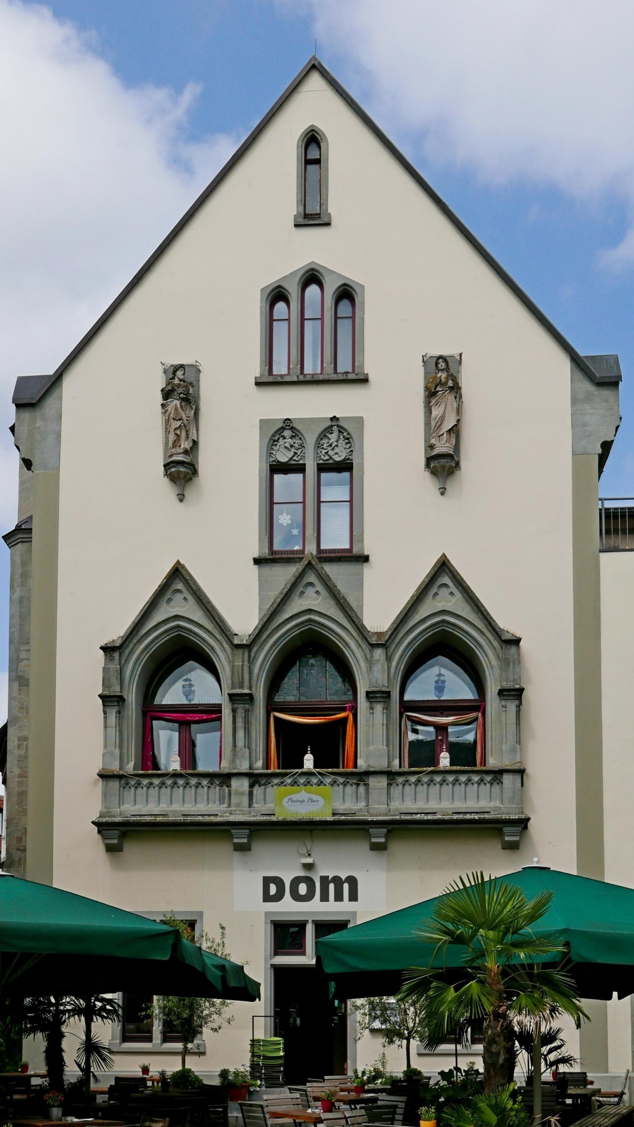 interessantes historisches Gebäude - wie so viele heute gastronomisch genutzt
(immerhin kann 